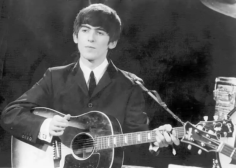 George Harrison: The Quiet One 1 George Harrison en una presentación el 3 de diciembre de 1963.