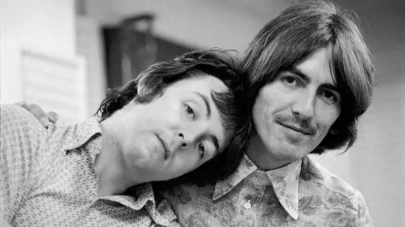 Paul McCartney: vida y legado del Beatle eterno 1 Paul McCartney George Harrison (1968)