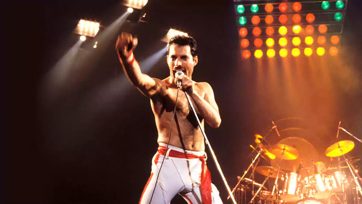 Freddie Mercury más allá de Queen Freddie Mercury más allá de Queen