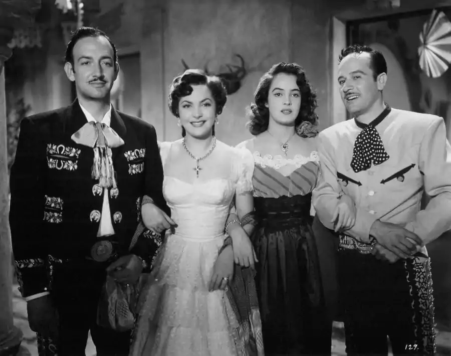“Dos tipos de cuidado”: Un clásico del cine mexicano 2 Jorge Negrete, Carmelita González, Yolanda Varela y Pedro Infante en "Dos Tipos de Cuidado", Cinematográfica Atlántida.