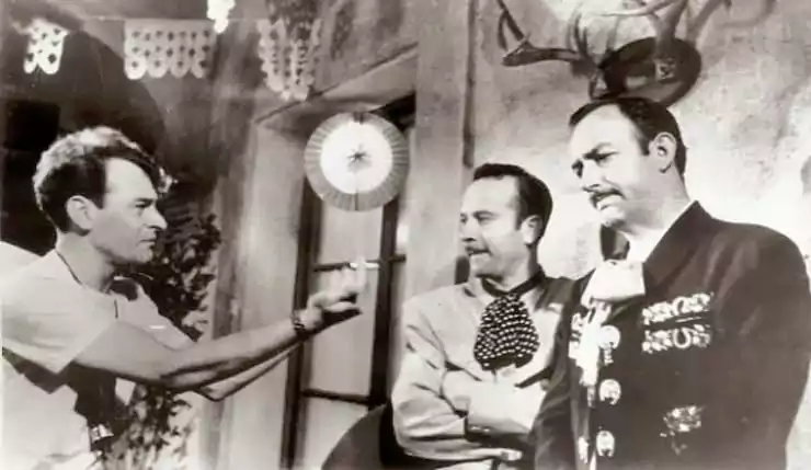 “Dos tipos de cuidado”: Un clásico del cine mexicano 1 Jorge Negrete, Carmelita González, Yolanda Varela y Pedro Infante en "Dos Tipos de Cuidado", Cinematográfica Atlántida.