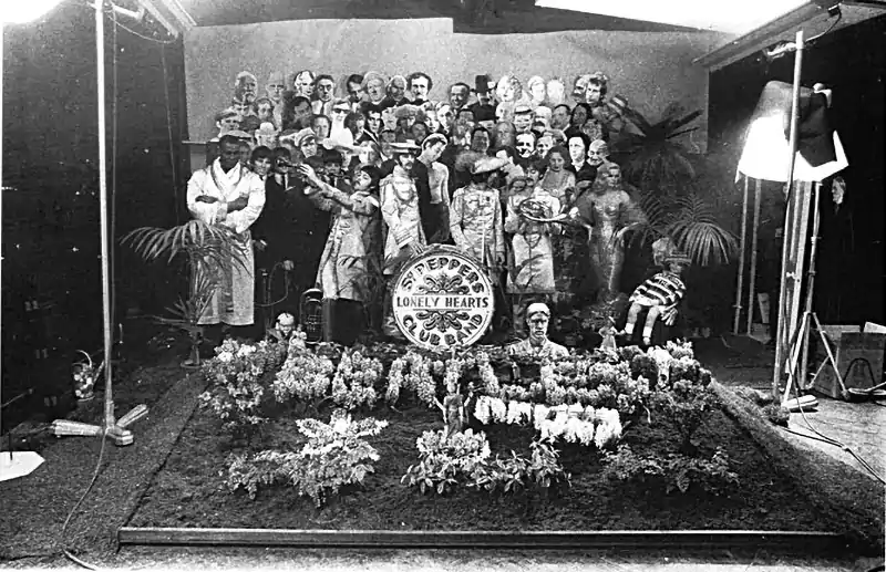 El poder de Sgt. Pepper’s Lonely Hearts Club Band 1 Sesión fotográfica para la realización de la portada del Sgt. Pepper’s Lonely Hearts Club Band.