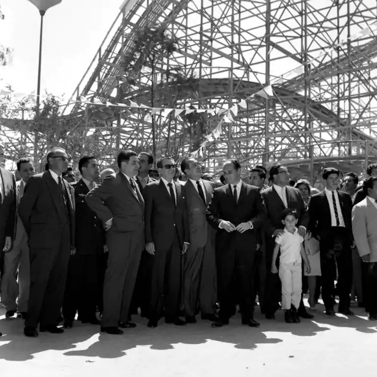 La Feria Chapultepec, un lugar inolvidable 1 Los Juegos Mecánicos de Chapultepec fueron inaugurados en 1964 por el presidente Adolfo López Mateos. Foto: Mediateca INAH.