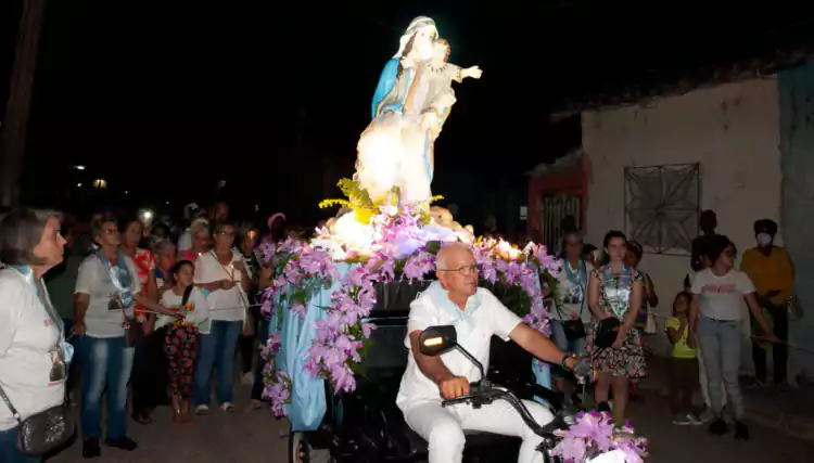 El día de la Candelaria y la tradición de los tamales 4 Procesión por la celebración del Día de la Candelaria en Morón. Foto: Facebook / Parroquia de Morón.