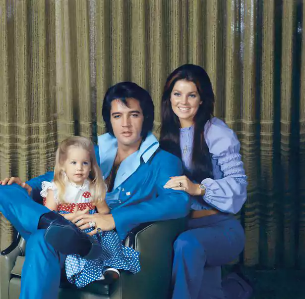 La mujer que siempre vivió en la mente de Elvis 3 Elvis y Priscilla Presley con su pequeña hija Lisa Marie. Foto: Elvis Presley Enterprises, Inc. El legado de Elvis Presley