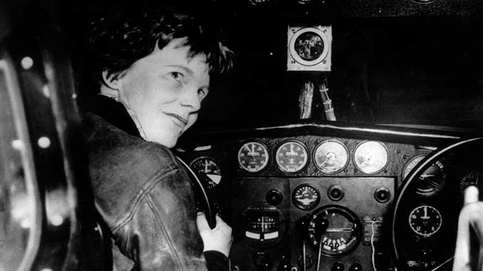 Amelia Earhart: primera piloto que voló sola a través del Atlántico 1 Amelia Earhart