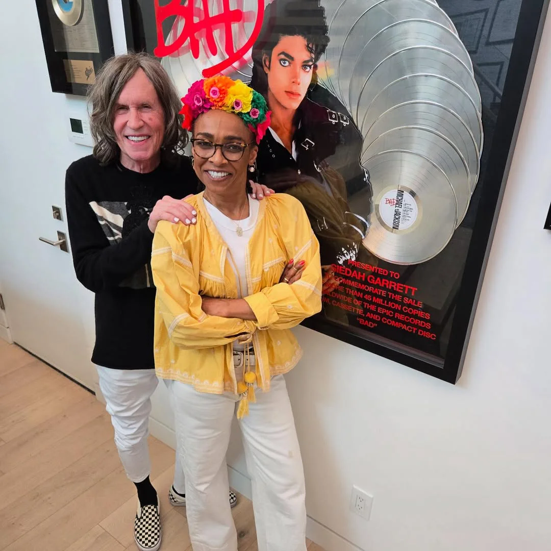 Man in the mirror, uno de los temas más entrañables del rey 1 Glen Ballard and Siedah Garrett