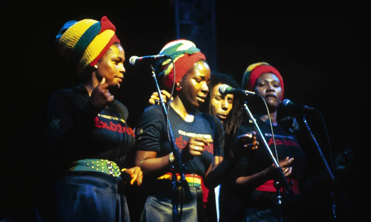 Bob Marley y las I-Threes. Foto: Graham Wiltshire/Redferns.